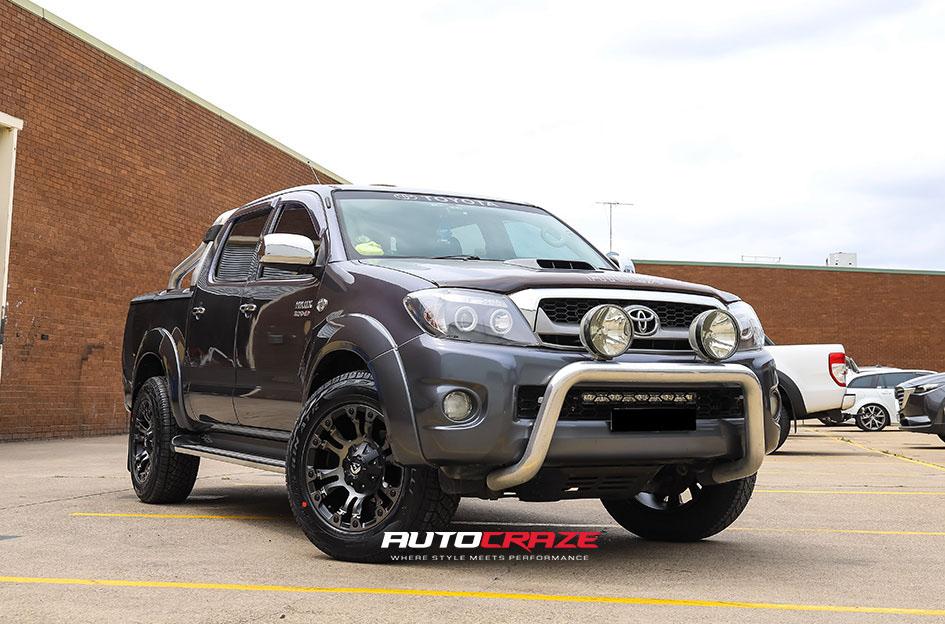 TOYOTA HILUX N70 4WD VAPOR BLACK MACHINED WITH DARK TINT